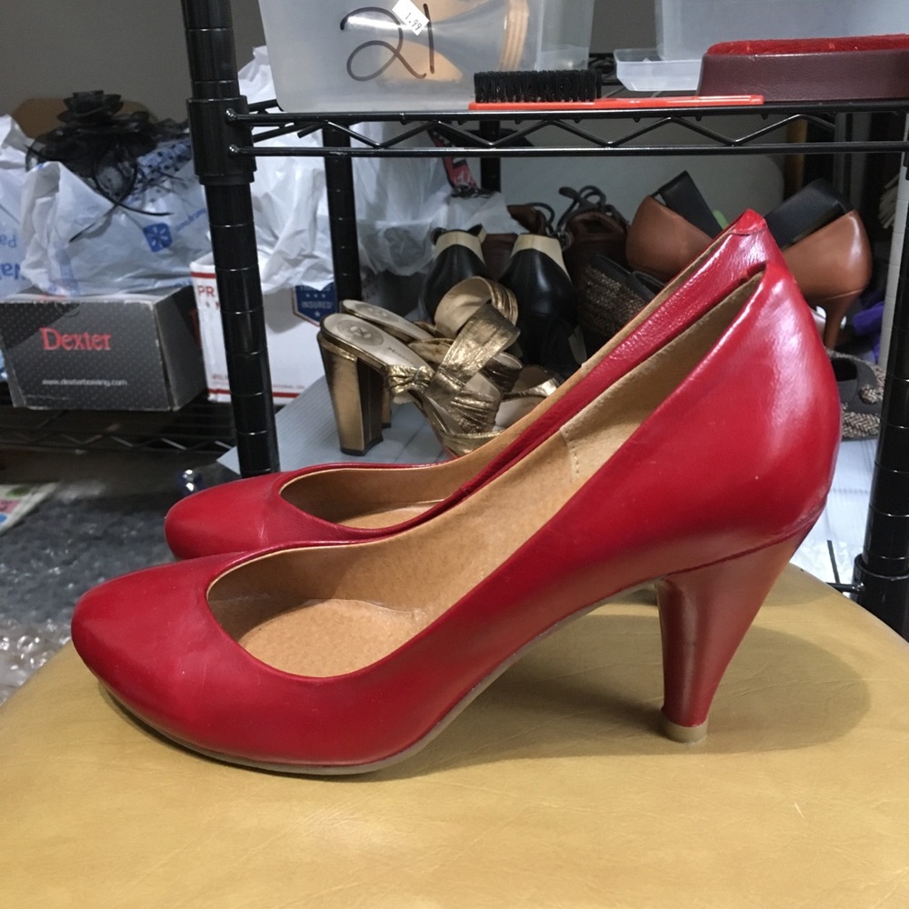 ALDO Candy Apple Red Heels - Picture 2 of 8